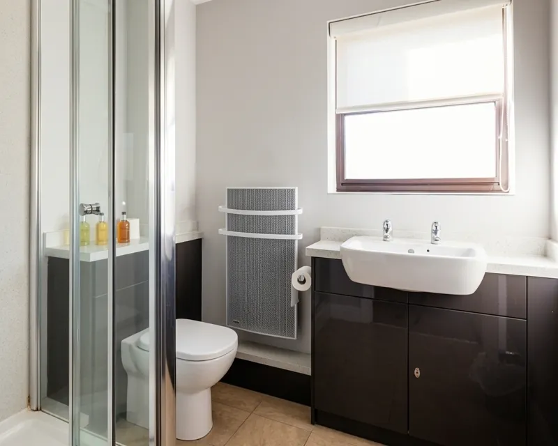 Riverside Hotel bathroom