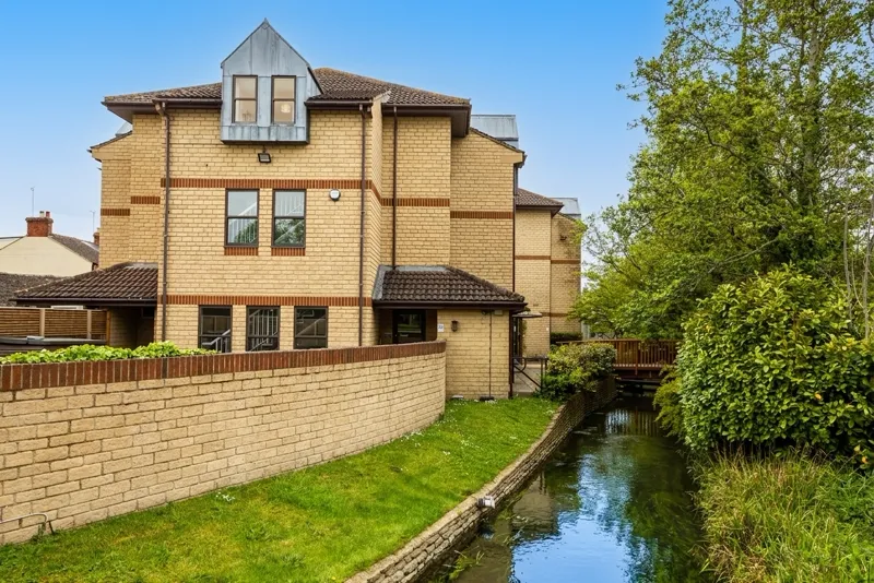 Riverside Hotel exterior